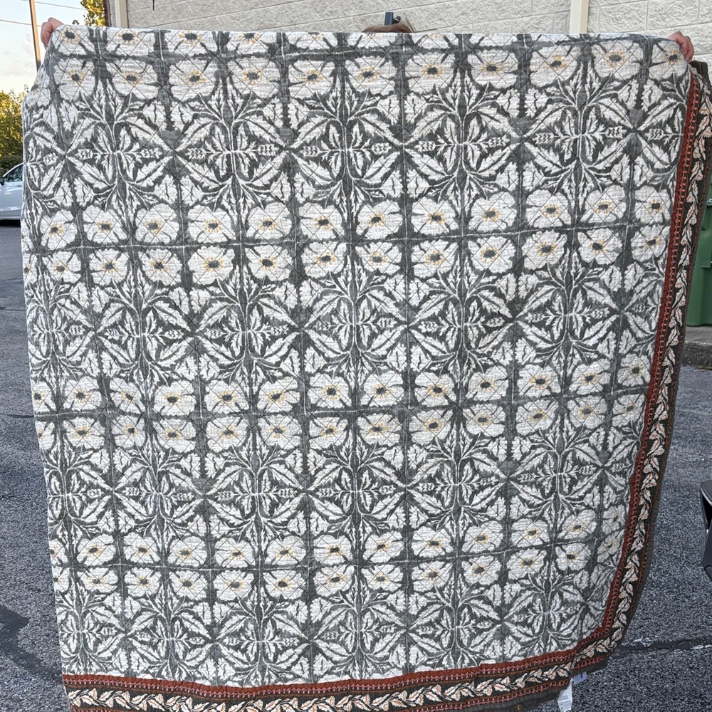 Elegant Gray and White Floral Quilt with shams